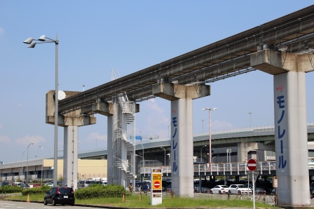 大阪モノレール大阪空港駅制走堤とP1支柱