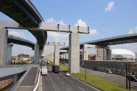 大阪モノレールが通過する門真ジャンクション