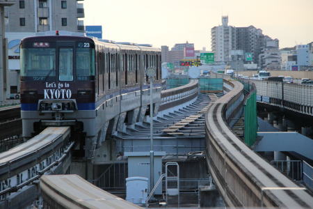 大阪モノレール延伸側末端軌道を見る 門真市駅