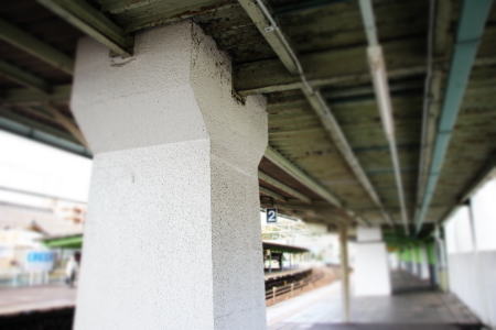 犬山遊園駅に残るモノレール支柱