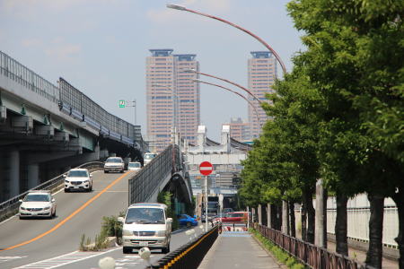 門真市駅先のモノレール軌道