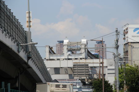 大阪モノレール門真市駅の軌道末端を延伸区間側より見る。