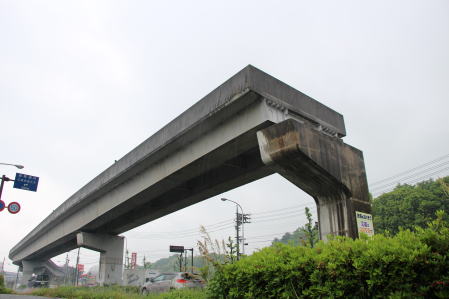 アストラムライン 延伸が待たれる広域公園前駅先の軌道末端