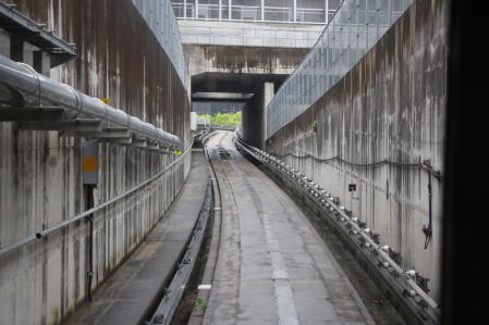 アストラムラインは新白島駅で地下鉄より高架線に入る