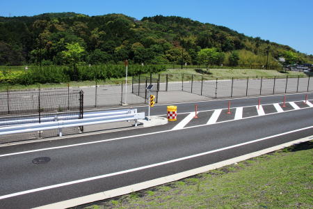 将来はモノレール軌道が建設される茨木箕面丘陵線西行き線と東行き線の合流部分