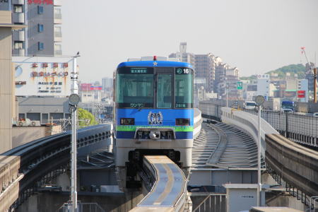 大阪モノレール門真市駅折り返し線に停車中のガンバ号