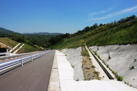 佐保道路と中部地域法面