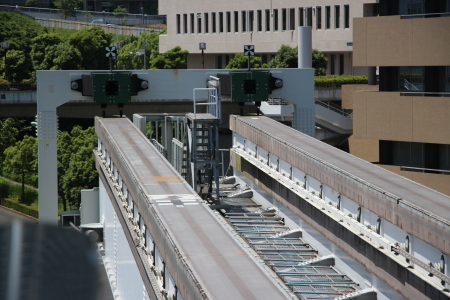 多摩センター駅ホームより見た車止め