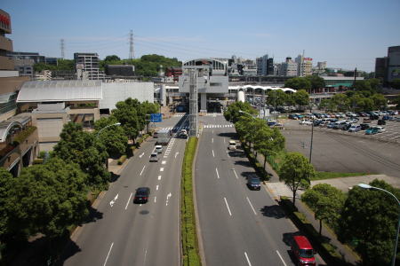  多摩センター駅より続く多摩モノレール通り