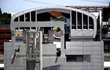 多摩センター駅を延伸ルートより見る