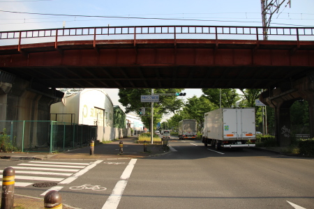 寺島ポンプ場東交差点より瓜生堂駅方向を見る