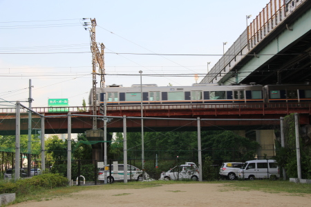 公園より学研都市線および延伸ルートを見る