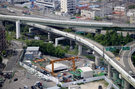 大阪高速鉄道 延伸ルート瓜生堂側府道合流部分の緑地帯