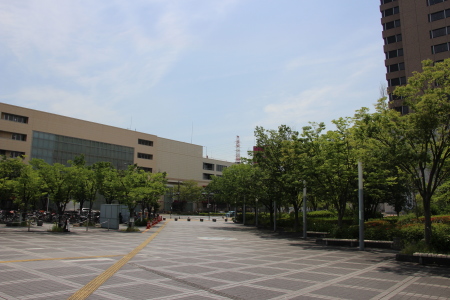 大阪モノレール荒本駅付近に位置する大阪府立中央図書館より見た荒本駅位置