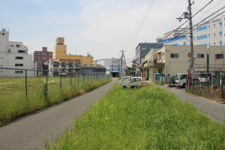 トラックセンター交差点まで続く東大阪市道路