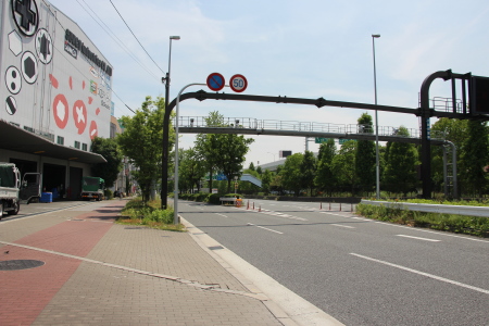 この先を行くと瓜生堂駅