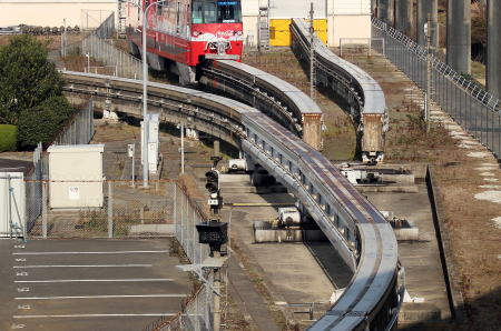 北九州モノレールの3差関節式分岐器