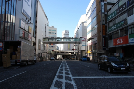 芹ヶ谷公園駅方向より終点町田駅を見る。