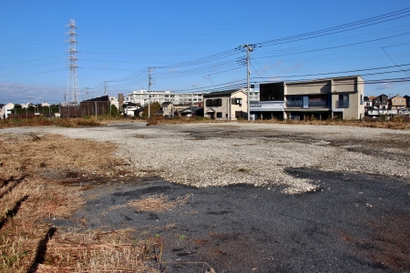 多摩モノレール芹ヶ谷公園駅予定位置および都営跡地内に広がる空き地