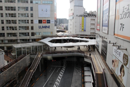 東急ツインズのクリスタルブリッジより見たJR町田駅