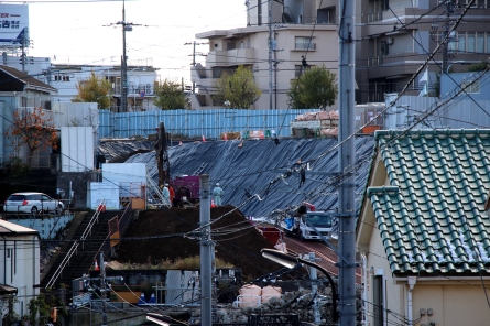 旭町陸橋を木曽団地方向より見る