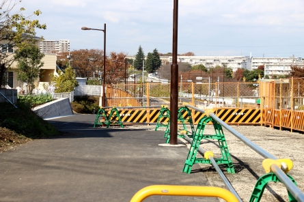 多摩モノレール町田延伸ルート沿いの歩道