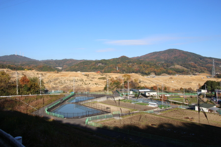 中央東地区の造成工事状況を中腹より見る