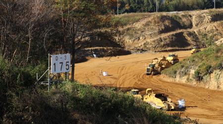 東センター駅方向のモノレール車庫区画