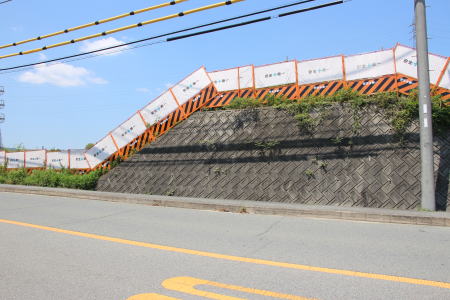 大阪モノレール山手台車庫へ通じる軌道が建設される箇所上面