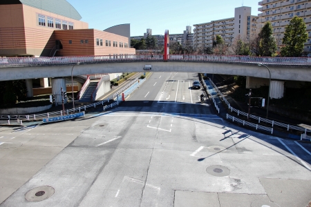 南大沢駅付近の輪舞歩道橋