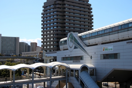 多摩モノレール多摩センター駅外観