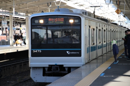 唐木田駅へ向かう小田急車両