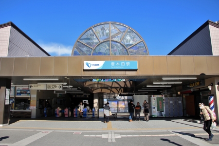 唐木田駅の駅舎