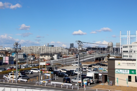 南武線南多摩駅ホームよりモノレール延伸ルートを見る