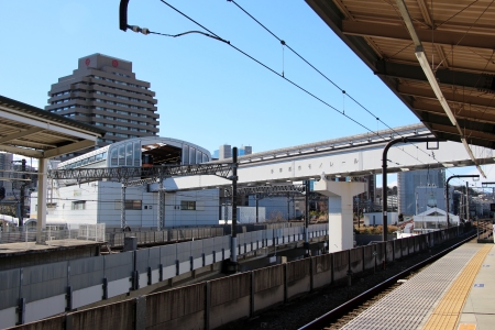 小田急線多摩センター駅より多摩モノレール多摩センター駅を見る