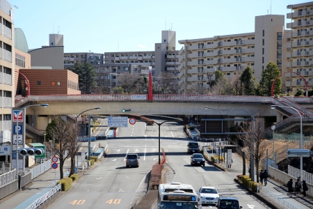 多摩モノレール八王子延伸ルート南大沢駅輪舞歩道橋外観