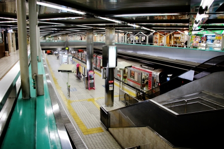 北大阪急行の千里中央駅