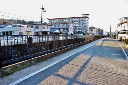 小田急線方向を見たモノレール廃線跡