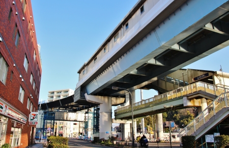 横浜シーサイドライン金沢八景駅外観