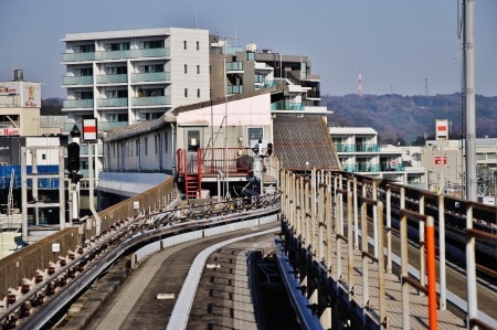 金沢シーサイドライン金沢八景駅暫定駅を車内より見る