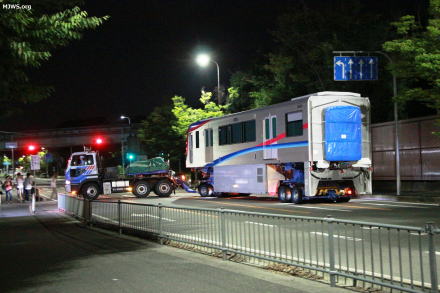 車両基地に搬入される大阪モノレール新型車両3000系