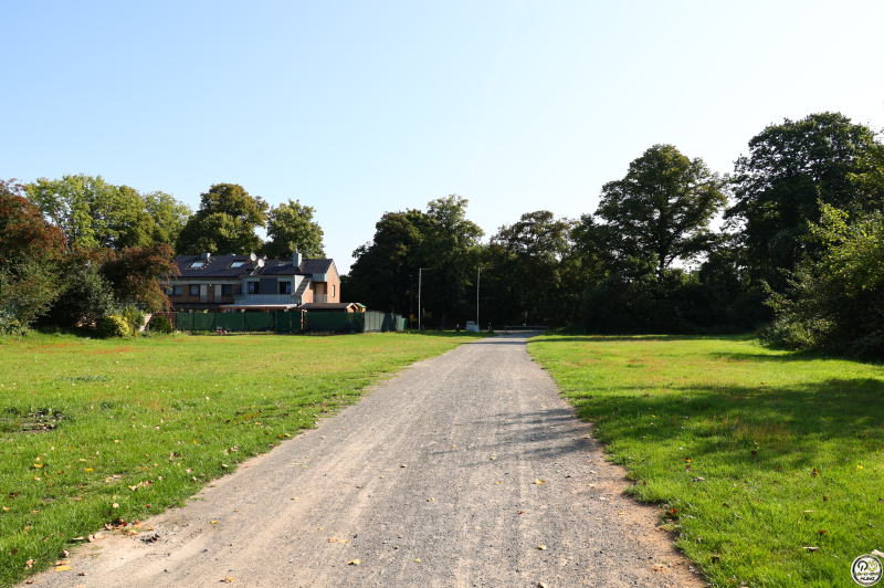 ケルン・フューリンゲン試験場 駅跡地 撮影 田村拓丸(MJWS) ケルン・フューリンゲン試験場 駅跡地(当時の軌道は正面の林に吸い込まれていく線形)(田村拓丸撮影分)