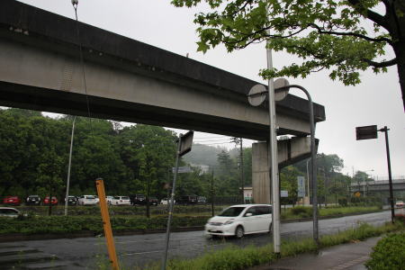 アストラムライン広域公園前駅軌道末端を地上より見る