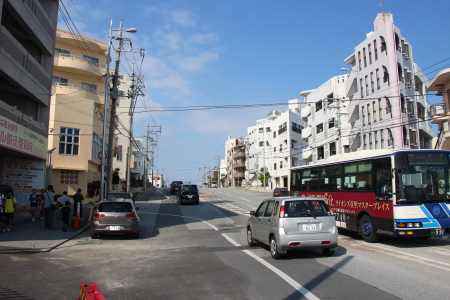 首里駅先の交差点
