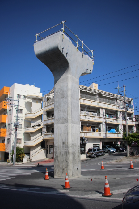 ゆいレール延伸 建設中の支柱