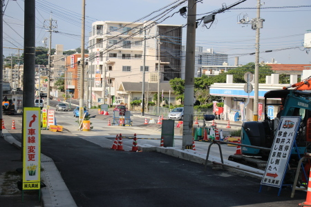 ゆいレール 経塚駅方面の道路拡張工事