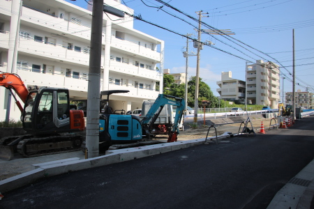 経塚駅方面の道路拡張工事の様子