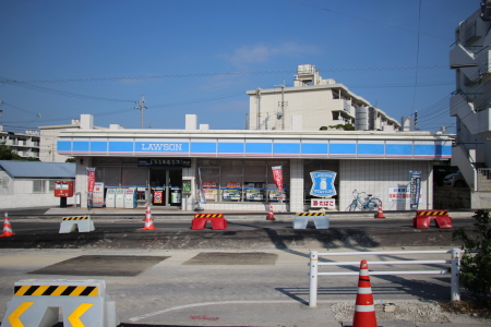 延伸工事を見守るローソン