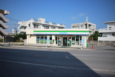 延伸工事を見守るファミリーマート